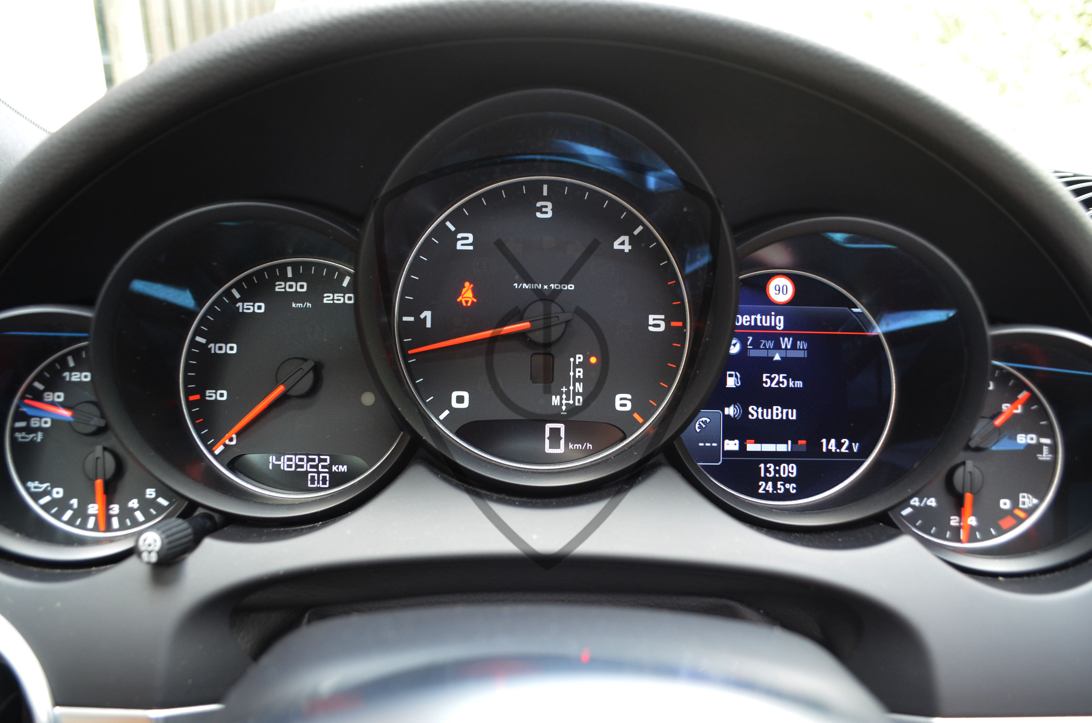 PORSCHE CAYENNE 3.0D PLATINIUM — image 3